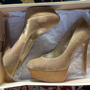 Bakers Gold Stilettos Size:7M